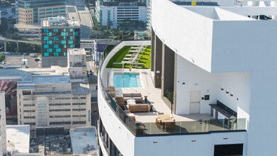 40 NW 3rd St in Miami, FL - Building Photo - Building Photo