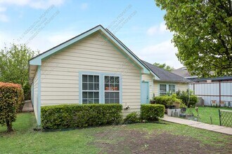 925 Mt Auburn Ave in Dallas, TX - Building Photo - Building Photo