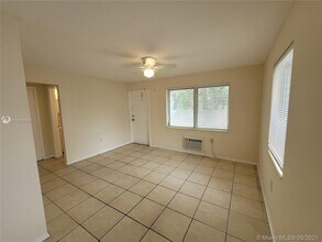 696 NE 85th St-Unit -8 in Miami, FL - Building Photo - Building Photo