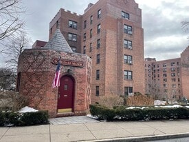 192 Garth Rd in Scarsdale, NY - Building Photo