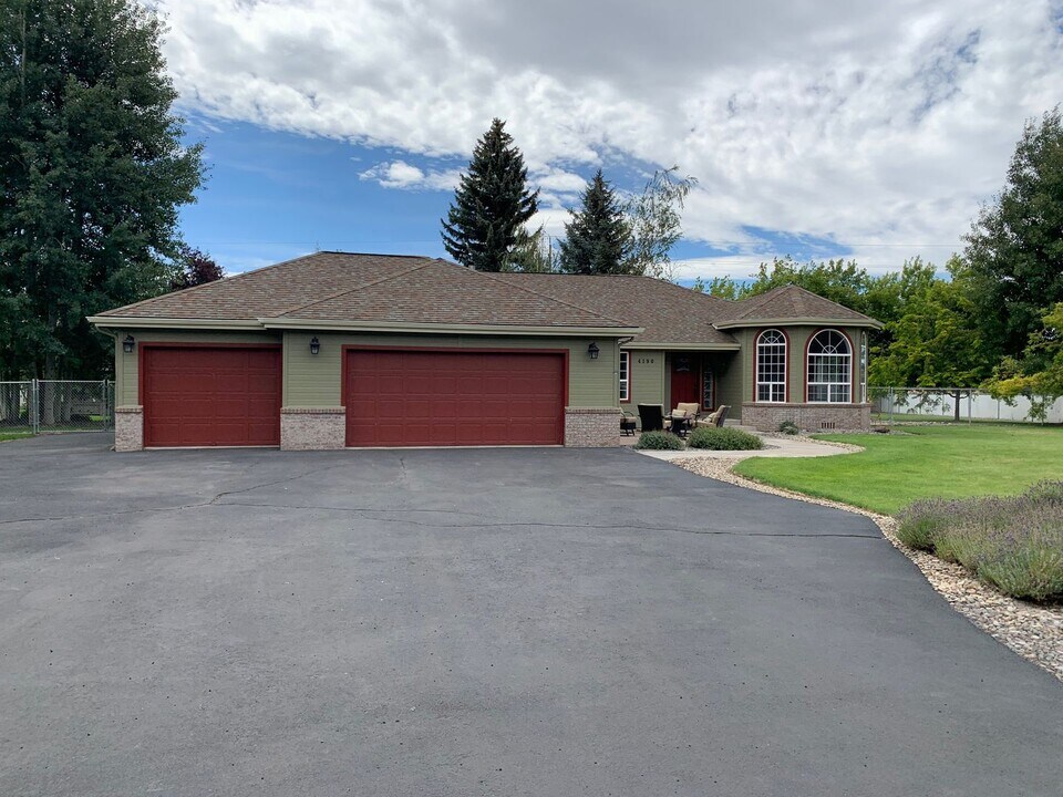 4190 Collier Ln in Klamath Falls, OR - Building Photo