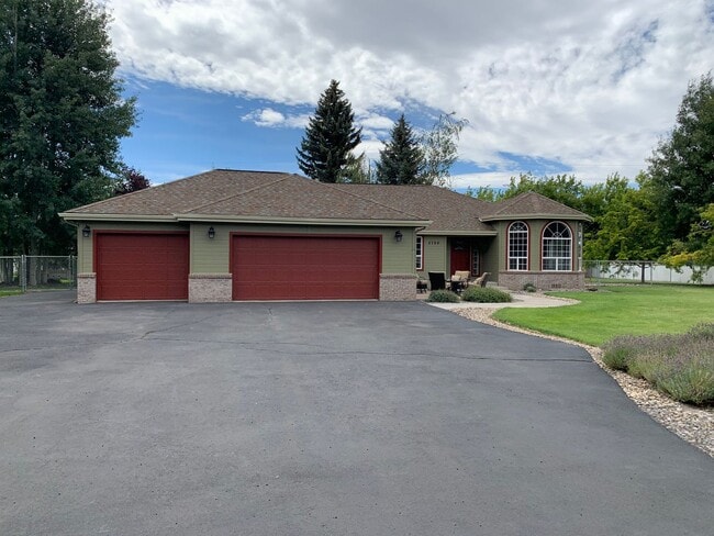 property at 4190 Collier Ln