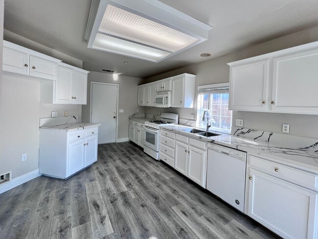 6169 W San Ramon Ave in Fresno, CA - Building Photo - Building Photo