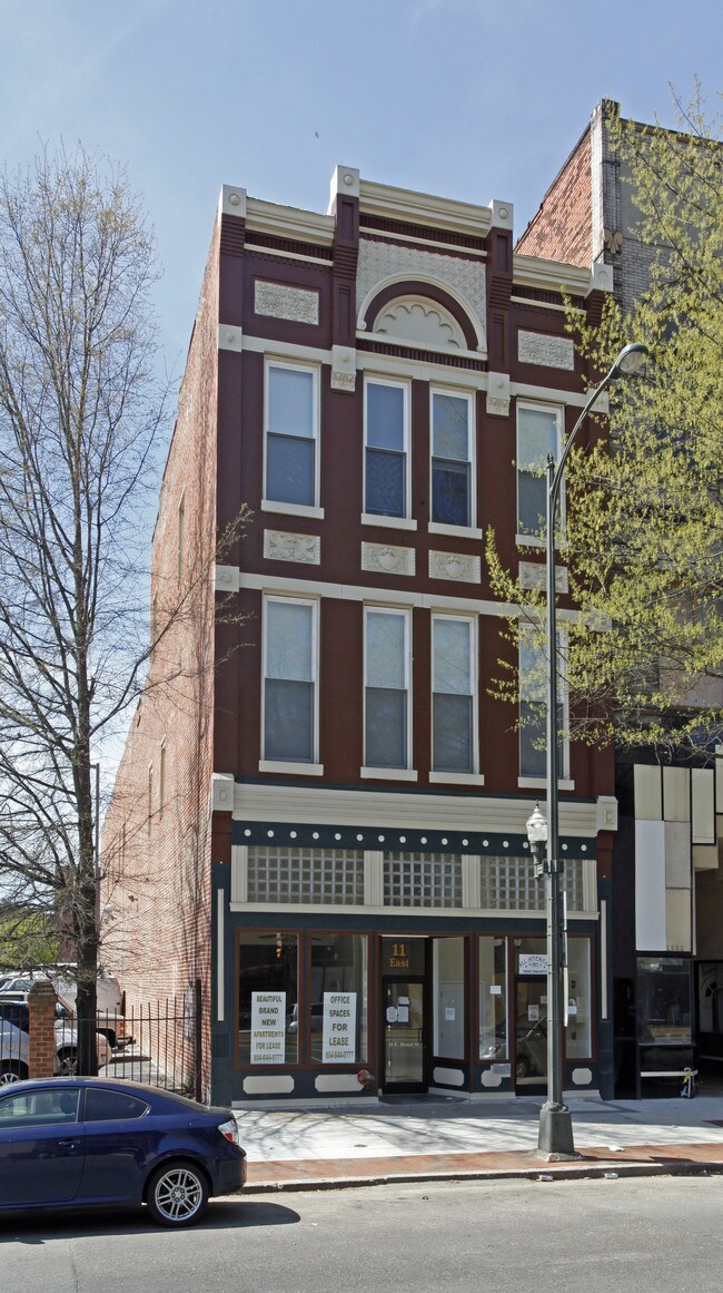 11 E Broad St
