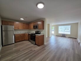 Tower Hill Landings in Kingston, RI - Building Photo