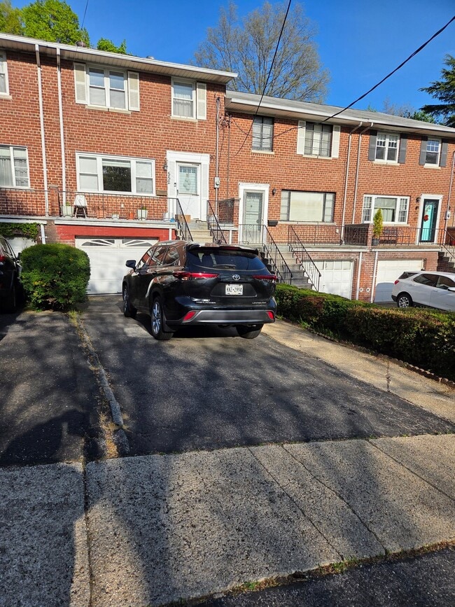 property at 552 Manor Ridge Rd