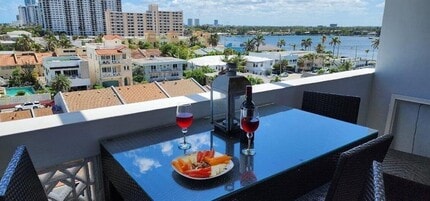 320 S Surf Rd, Unit 704 in Hollywood, FL - Building Photo - Building Photo