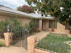 3216 74th St in Lubbock, TX - Building Photo - Building Photo