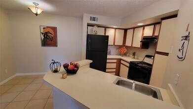 5785 Gatlin Ave, Unit 714 in Orlando, FL - Building Photo - Building Photo