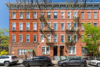 75 N Henry St in Brooklyn, NY - Building Photo - Building Photo