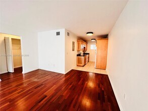 2033 Calais Dr in Miami Beach, FL - Foto de edificio - Building Photo