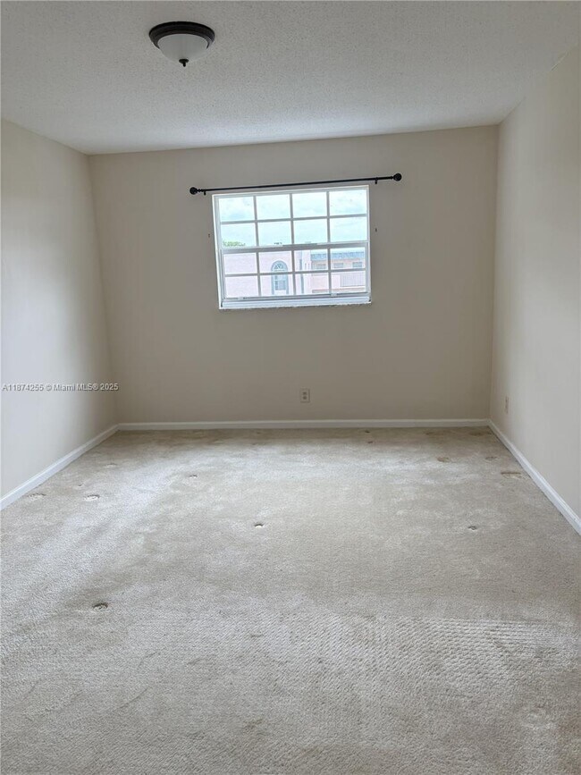 4140 NW 44th Ave in Lauderdale Lakes, FL - Building Photo - Building Photo