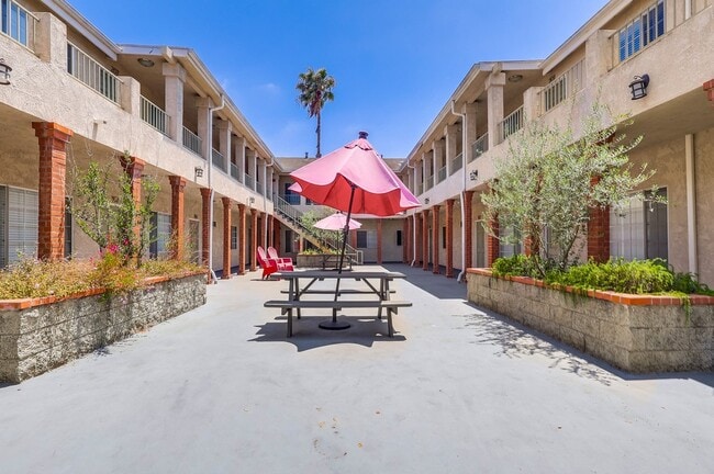 Central Inglewood Life – Gated Living Near