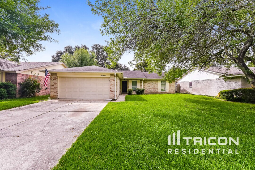 10111 Enchanted Stone Dr in Houston, TX - Building Photo