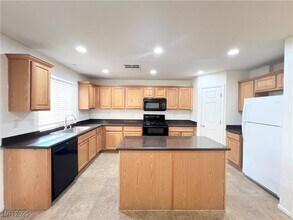 8815 Lost Forest St in Las Vegas, NV - Building Photo - Building Photo