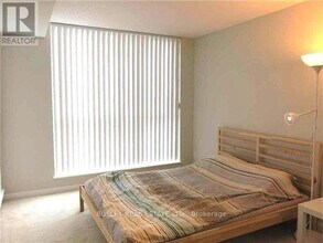 803-398 EGLINTON Ave in Toronto, ON - Building Photo - Building Photo