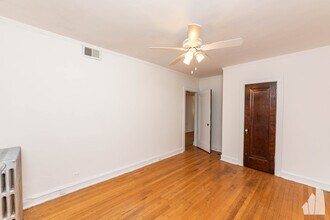 2654 W Ardmore Ave, Unit 54-2 in Chicago, IL - Building Photo - Building Photo