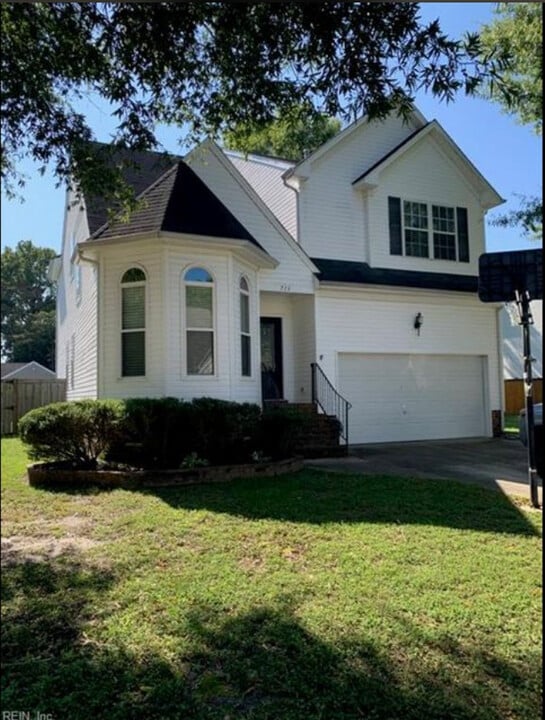 713 Tallahassee Dr in Chesapeake, VA - Building Photo