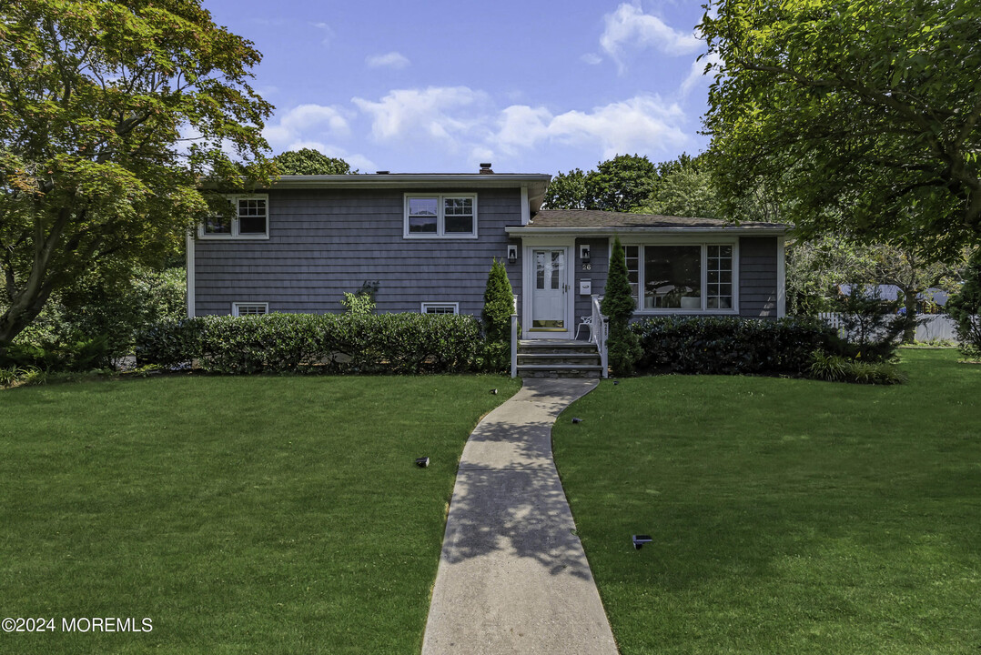 26 Hilltop Rd in West Long Branch, NJ - Building Photo