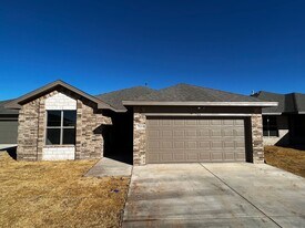 7018 10th St in Lubbock, TX - Building Photo