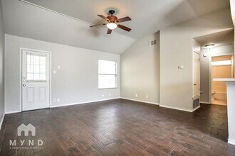 6204 Duchess Dr in Austin, TX - Foto de edificio - Building Photo