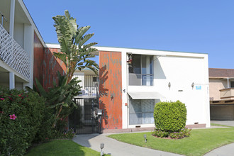 Le Soleil Apartments in Canoga Park, CA - Building Photo - Building Photo