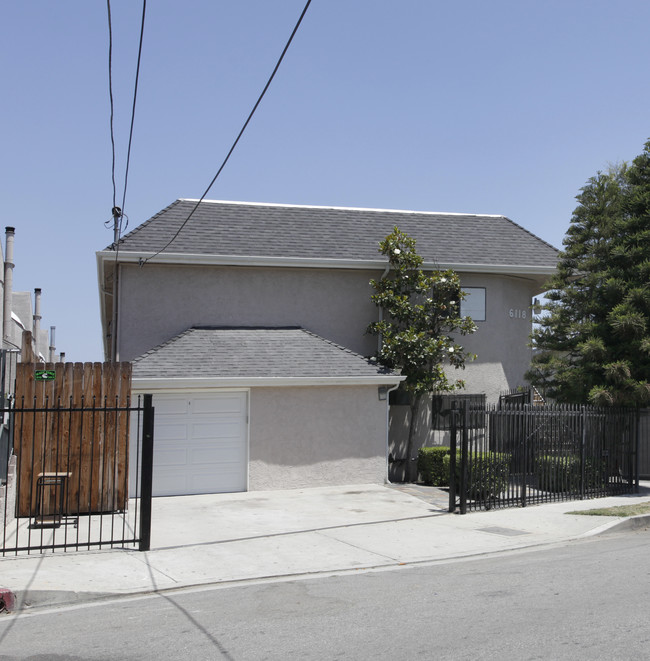 6118 Hazelhurst Pl in North Hollywood, CA - Building Photo - Building Photo