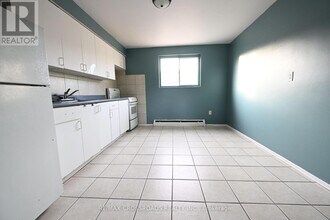 390 Dean Ave in Oshawa, ON - Building Photo - Building Photo