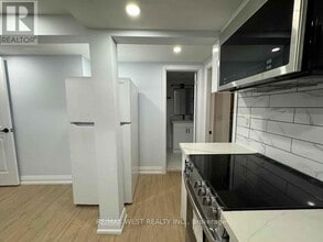 2401 Hemlock Ct in Burlington, ON - Building Photo - Building Photo