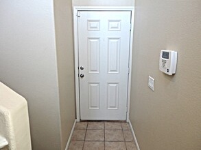 10338 Ladybug Bend St in Las Vegas, NV - Building Photo - Building Photo