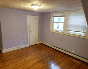 24 Rockingham St, Unit Apt 2 in Lynn, MA - Foto de edificio - Building Photo