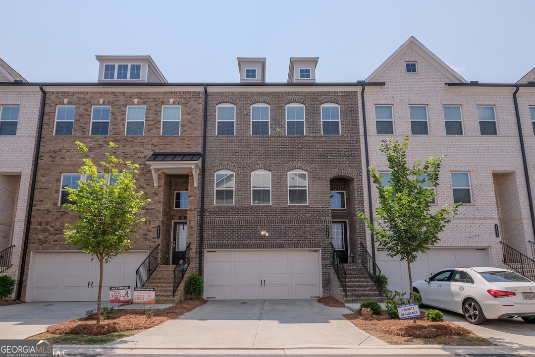 2247 Pink Hawthorn Dr in Buford, GA - Building Photo