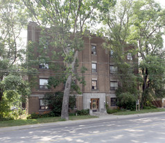 1592 Bathurst Street Apartments