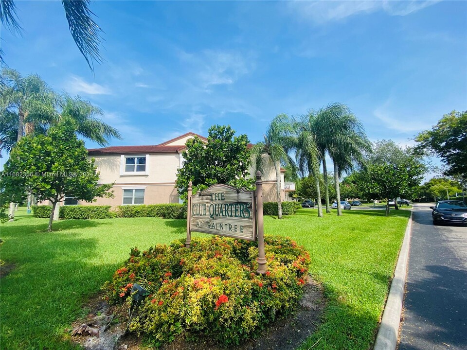 1226 SW 113th Terrace in Pembroke Pines, FL - Building Photo