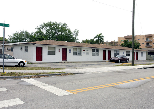 12675 NE 13th Ave in Miami, FL - Foto de edificio - Building Photo