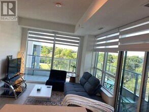 2 Teagarden Ct in Toronto, ON - Building Photo - Building Photo