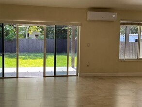 840 NE 159th St in North Miami Beach, FL - Building Photo - Building Photo