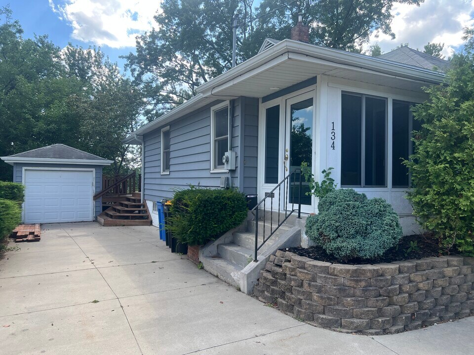 134 14th St NE in Rochester, MN - Foto de edificio