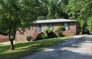 110 N Lake Dr in Jonesboro, GA - Building Photo