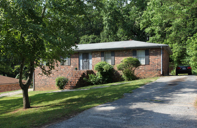 110 N Lake Dr in Jonesboro, GA - Building Photo - Building Photo