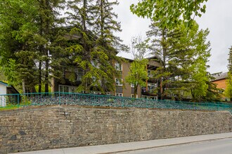 443 Muskrat St in Banff, AB - Building Photo - Building Photo