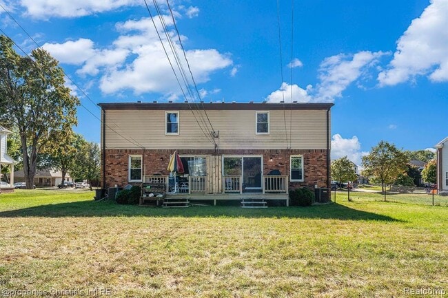 116 Regents Blvd in Troy, MI - Building Photo - Building Photo