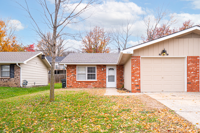 2019-2021 Heatherwood Dr in Lawrence, KS - Building Photo