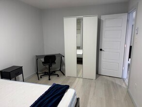 3686 De Bullion Rue in Montréal, QC - Building Photo - Building Photo