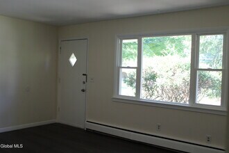 8 Zelenke Dr in Wynantskill, NY - Building Photo - Building Photo