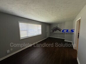 886 E Dawn Dr in Terre Haute, IN - Building Photo - Building Photo