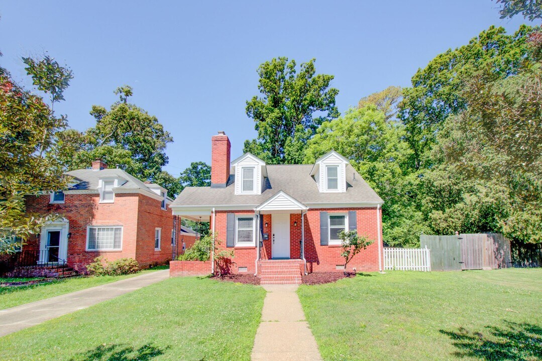 161 East Ave in Hampton, VA - Building Photo