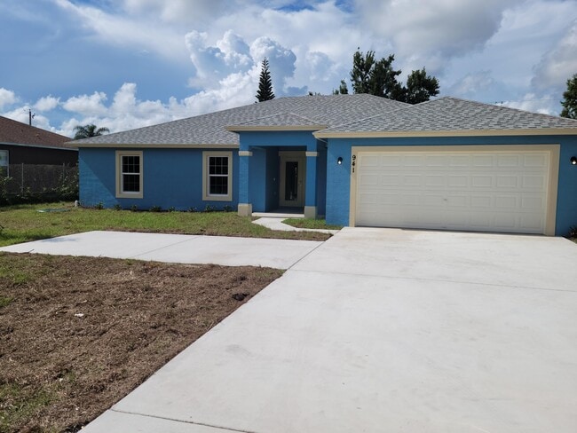 property at 941 SW California Blvd