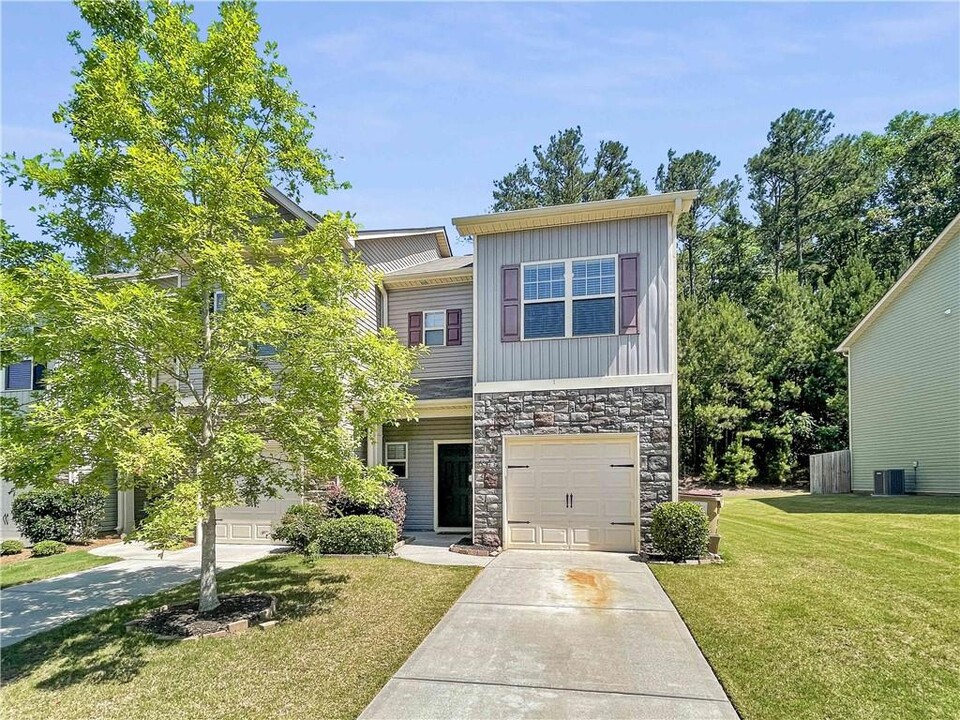 646 Oakside Pl in Acworth, GA - Building Photo