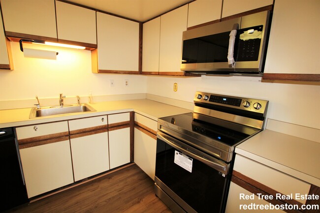 85 Brainerd Rd, Unit TH6 in Boston, MA - Foto de edificio - Building Photo